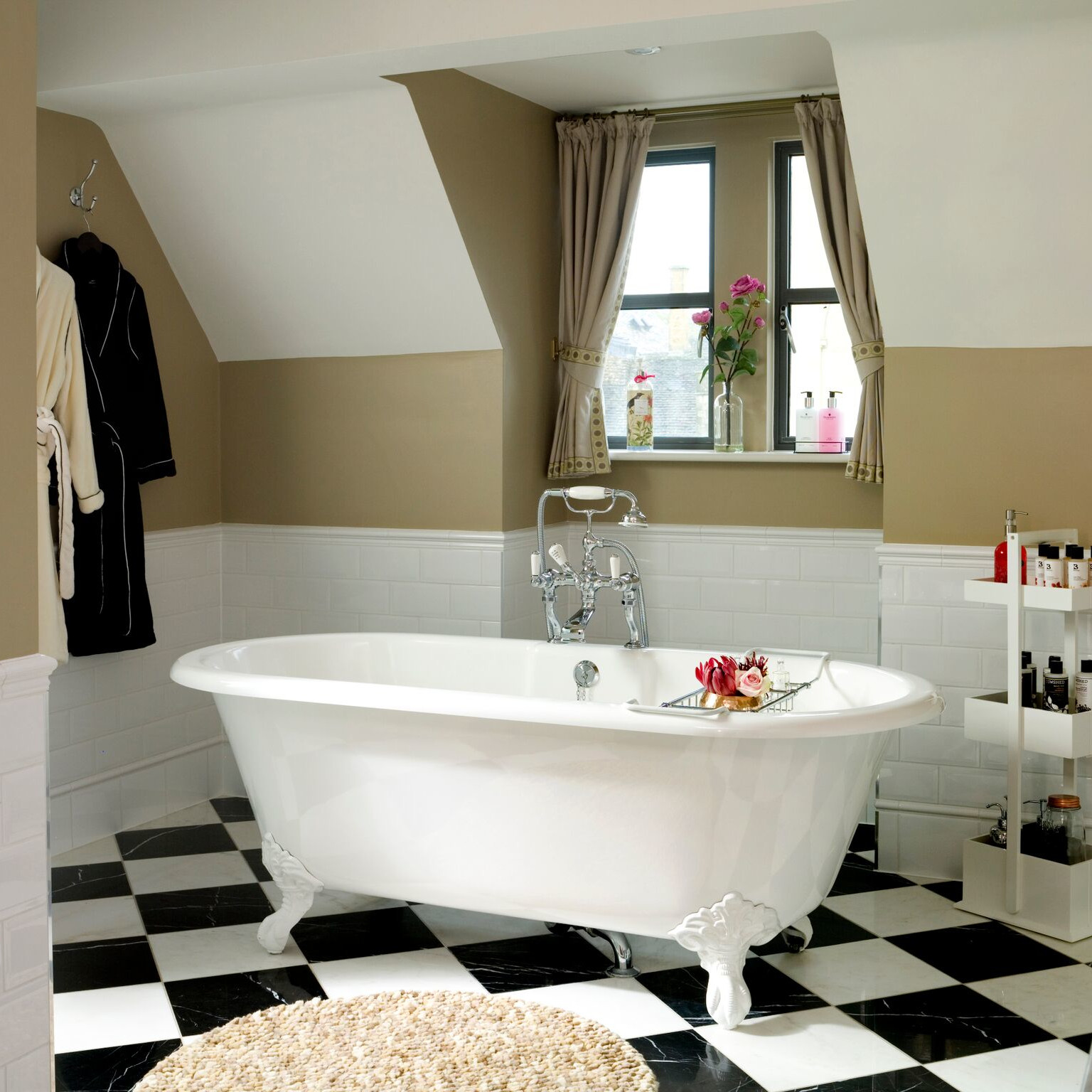 An image of Victoria & Albert Cheshire Freestanding Bath - Polished Chrome